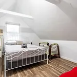 Entire 3bdr W/parking, Backyard, Firepit, Bbq