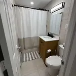 Villa Entire 3bdr W/parking, Backyard, Firepit, Bbq *