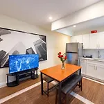 Next To Manhattan 2 Bedrooms Apartment - Subway 20 Steps, Manhattan 1 Stop