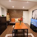 Next To Manhattan 2 Bedrooms Apartment - Subway 20 Steps, Manhattan 1 Stop