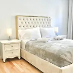 Apartment 15 Minutes From Manhattan 2-bedroom In Lic Astoria Queens New York