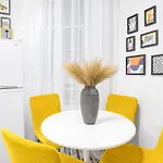 Cozy Units In Prime Location *