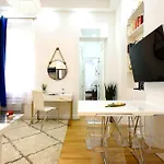 Apartment 62-2b Renovated 1br In Prime Upper East Side *