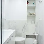 Apartment 62-2b Renovated 1br In Prime Upper East Side