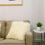 Apartment 62-2b Renovated 1br In Prime Upper East Side *