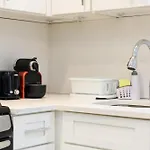 62-2b Renovated 1br In Prime Upper East Side Apartment