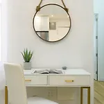 Apartment 62-2b Renovated 1br In Prime Upper East Side