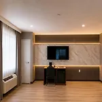 Pergola Jamaica Jfk 3*