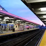 Howard Johnson By Wyndham Jamaica Ny Near Airtrain Jfk