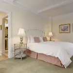 Hotel Roger Smith 3*