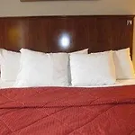 Avion Near Lga Airport, An Ascend Collection 3*