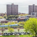 Hotel Umbrella Bronx *
