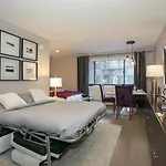 Places4Stay Times Square Luxury Studio