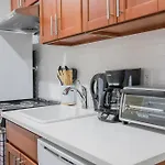 Prime Location In West Village 3 Bedrooms With 4 Baths