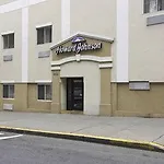 West Farms Hotel 2*