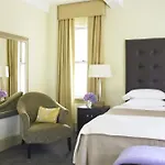Aka Park Aparthotel 4*
