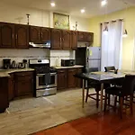 Superb 3 Bedroom In Bushwick/Ridgewood