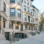 Deluxe Three Bedroom Apartment