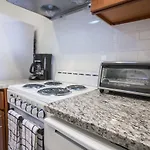 Prime Location In West Village 1 Bedroom With 2 Baths