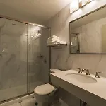 Hotel John 3*