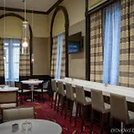 Marriott East Side Hotel