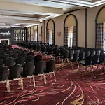 Marriott East Side 4*