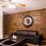 Elizabeth Street Apt 3
