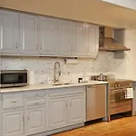 East 37Th Street Apt 1R