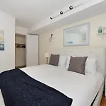 Murray Hill 2 Cozy Bedroom Apt
