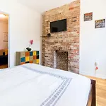 Awesome Times Square 1 Bedroom Loft In City Centre