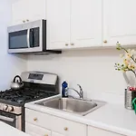 Awesome Times Square 1 Bedroom Loft In City Centre