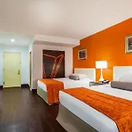 Hotel West Farms New York