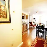 New York Apartment Sleeps 6 Wifi