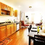 New York Apartment Sleeps 6 Wifi