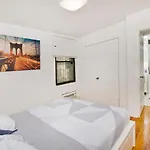 Gramercy Superior Hotel *
