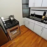 Midtown West Convenient One Bedroom Apartment