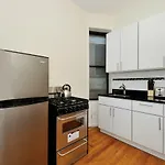 Midtown West Convenient One Bedroom Apartment