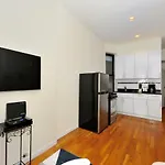 Midtown West Convenient One Bedroom Apartment