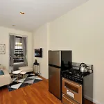 Midtown West Convenient One Bedroom Apartment
