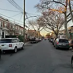 Brooklyn 3 Bedroom 1 Bathroom 8 Minutes To Subway 30 Minutes To Manhattan