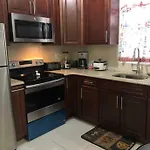 Cozy Three Bedroom Apartment Near Jfk Airport