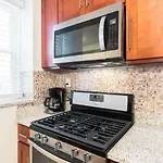 Brooklyn 3 Bedroom 1 Bathroom 8 Minutes To Subway 30 Minutes To Manhattan