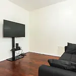 Brooklyn 3 Bedroom 1 Bathroom 8 Minutes To Subway 30 Minutes To Manhattan