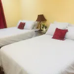 Spacious Yellow Room In Brooklyn