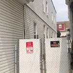 Cozy Three Bedroom Apartment Near Jfk Airport