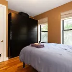 Short-Term Fully Furnished 1 Bd Close To Trains In Ny