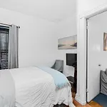 Apartment Cloverleaf - Perfectly Located Near Restaurants, Shops, & Sites New York