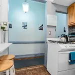 Cloverleaf - Perfectly Located Near Restaurants, Shops, & Sites Apartment New York