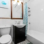 Apartment Cloverleaf - Perfectly Located Near Restaurants, Shops, & Sites