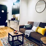 Chic Sunlit Williamsburg Apartment W/Private Patio